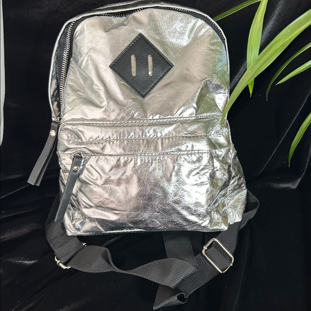 NWOT MADDEN GIRL METALLIC BACK PACK OS